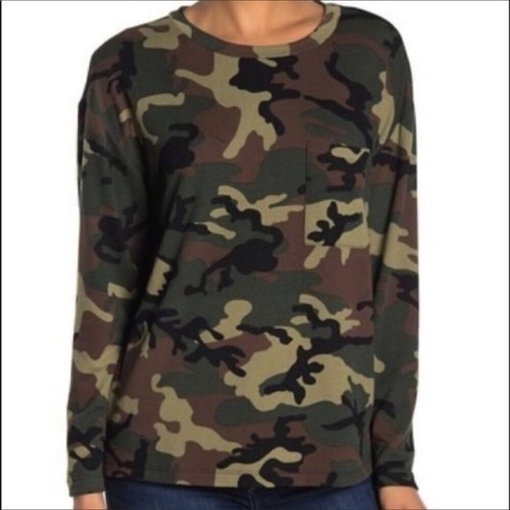 Sanctuary women’s Camo Long Sleeve Pocket Tee XS